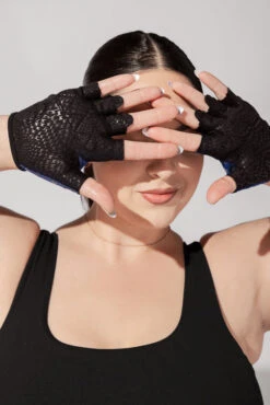 Luxe Mesh Training Gloves - Navy Stars -Popflex Store 4.14.PopflexPhotoshoot0299 Edit
