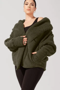 Faux Sherpa Cocoon Coat - Olive 5 Faux Sherpa Cocoon Coat - Olive -Popflex Store ArleneOutfit1 0452 Edit