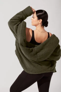 Faux Sherpa Cocoon Coat - Olive 7 Faux Sherpa Cocoon Coat - Olive -Popflex Store ArleneOutfit1 0460 Edit