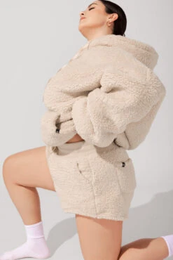 Faux Sherpa Short With Pockets - Taupe -Popflex Store ArleneOutfit7 1177 Edit d1356d95 c8dc 40df a53f 5e42fbf8a42f