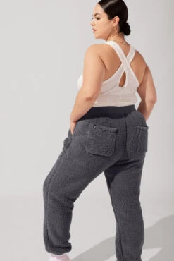 Blanket Pants In Faux Sherpa - Cool Grey -Popflex Store ArleneOutfit9 1211 Edit b6790ee5 2457 40f3 88dd 6a5587628a27