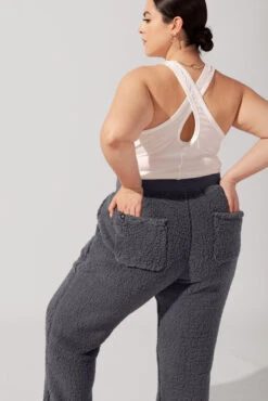 Blanket Pants In Faux Sherpa - Cool Grey -Popflex Store ArleneOutfit9 1217 Edit 097466ed b370 442a a85a e5ff31aad58c