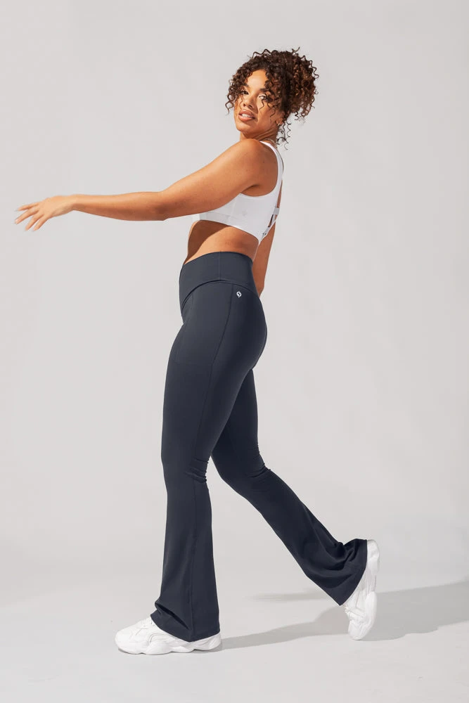 Crisscross Hourglass® Flared Leggings with Pockets - Smoky Navy Crisscross Hourglass® Flared Leggings With Pockets - Smoky Navy -Popflex Store AysiaOutfit6 38117 Edit