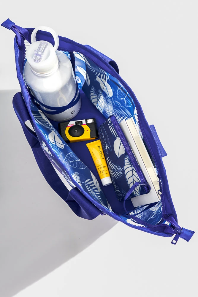 Big Beach Carryall Bag - Blue Palm Big Beach Carryall Bag - Blue Palm -Popflex Store BeachBags00001 Edit 6964fdb4 bc5d 445b b92b 6eea80def4e4