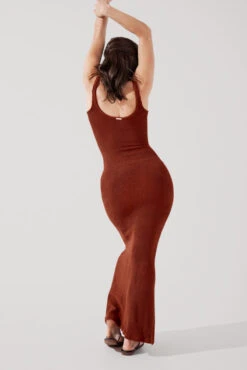 Hourglass Maxi Dress - Castaño Crinkle 3 Hourglass Maxi Dress - Castaño Crinkle -Popflex Store BeachClubMaxiDress Castanocrinkle F1015 2477 Edit