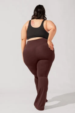 Crisscross Hourglass® Flared Leggings With Pockets - French Roast -Popflex Store BrookeOutfit4 38227 Edit