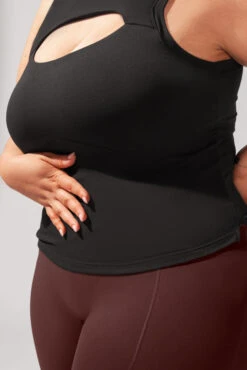 Peekaboo Crew Tank - Black -Popflex Store BrookeOutfit6 38521 Edit