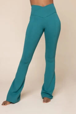 Crisscross Hourglass® Flared Leggings With Pockets - Emerald -Popflex Store CorsetBra BlueIris 1021 CrisscrossHourglassFlare MermaidGreen C1030 02166 Edit