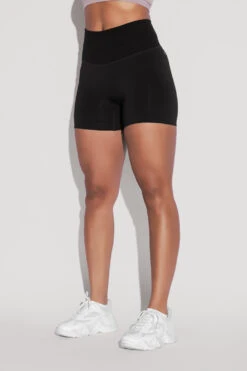 Supersculpt™ Seamless Midi Shorts - Black 2 Supersculpt™ Seamless Midi Shorts - Black -Popflex Store HookItUpCropTop SmokyLilac SSShort Black 0837 Edit