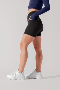 Crisscross Hourglass® Midi Short With Pockets - Black -Popflex Store HourglassMidiShort Black D1001C 5 0108 Edit