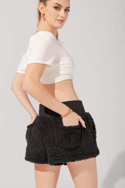 Faux Sherpa Short With Pockets - Black -Popflex Store KayleeOutfit8 0881 Edit b007b587 f9f5 4b84 96f6 e5d2be00671c
