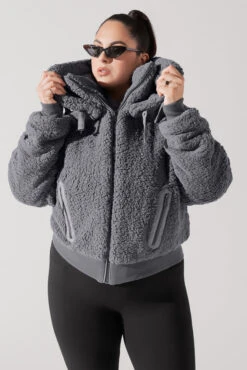 The Kinsley Bomber Jacket In Faux Sherpa - Grey 2 The Kinsley Bomber Jacket In Faux Sherpa - Grey -Popflex Store KinsleyBomberJacket Grey 5020 0026 Edit