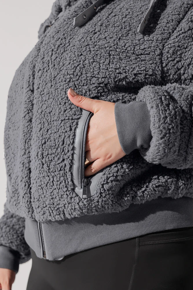 The Kinsley Bomber Jacket in Faux Sherpa - Grey The Kinsley Bomber Jacket In Faux Sherpa - Grey -Popflex Store KinsleyBomberJacket Grey 5020 0105 Edit