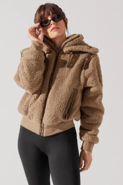 The Kinsley Bomber Jacket In Faux Sherpa - Teddy Bear Brown -Popflex Store KinsleyBomberJacket TeddyBearBrown 5020 0029 Edit