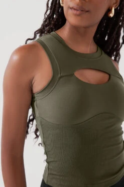 Peekaboo Crew Tank - Ivy