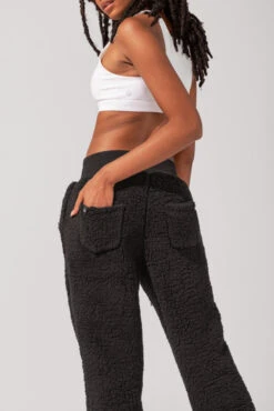 Blanket Pants In Faux Sherpa - Black 3 Blanket Pants In Faux Sherpa - Black -Popflex Store SamaraOutfit7 0775 Edit