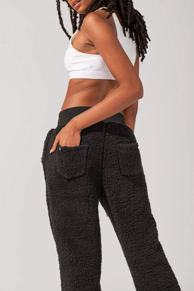 Blanket Pants in Faux Sherpa - Black Blanket Pants In Faux Sherpa - Black -Popflex Store SamaraOutfit7 0775 Edit