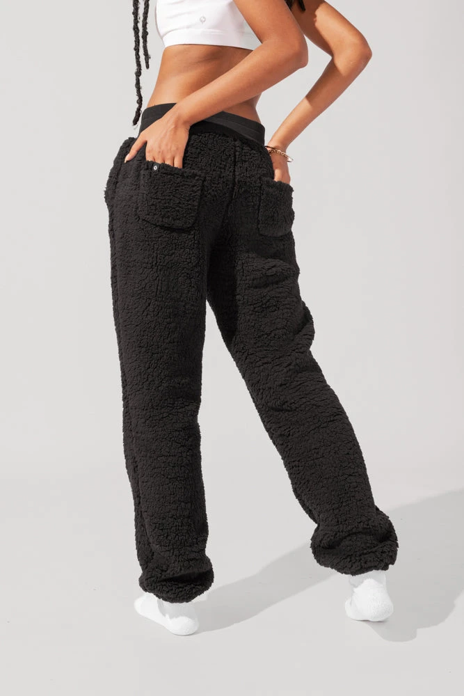 Blanket Pants in Faux Sherpa - Black Blanket Pants In Faux Sherpa - Black -Popflex Store SamaraOutfit7 0817 Edit