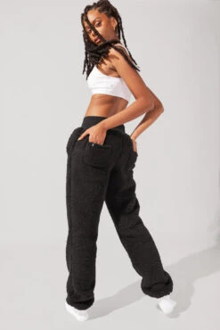 Blanket Pants In Faux Sherpa - Black 6 Blanket Pants In Faux Sherpa - Black -Popflex Store SamaraOutfit7 0821 Edit