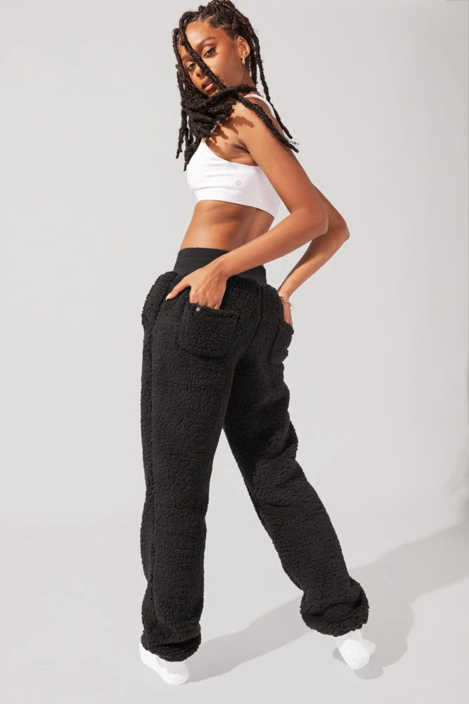 Blanket Pants in Faux Sherpa - Black Blanket Pants In Faux Sherpa - Black -Popflex Store SamaraOutfit7 0821 Edit