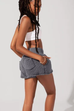 Faux Sherpa Short With Pockets - Cool Grey -Popflex Store SamaraOutfit8 0983 Edit 86b0aa53 1589 4f2a abb0 cef8fe8f4244