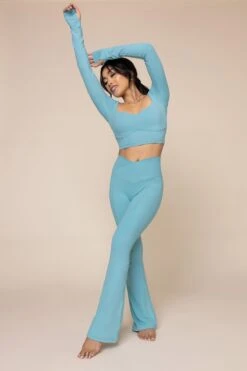 Crisscross Hourglass® Flared Leggings With Pockets - Oasis 5 Crisscross Hourglass® Flared Leggings With Pockets - Oasis -Popflex Store SweetheartLongSleeveCropTop 2022 CrisscrossHourglassFlare Oasis C1030 00495