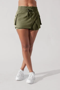 Hiking Superskort™ - Dark Olive -Popflex Store TakeAHikeSkort DarkOlive 8001 1639 Edit