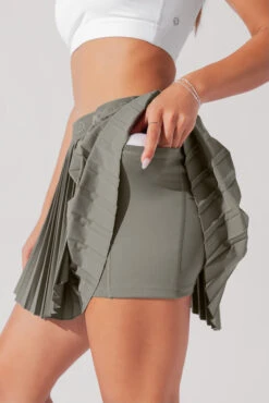 Ace ‘em Pleated Skort - Rustic Olive -Popflex Store VensusSkort RusticOlive H1002 0984 Edit 1
