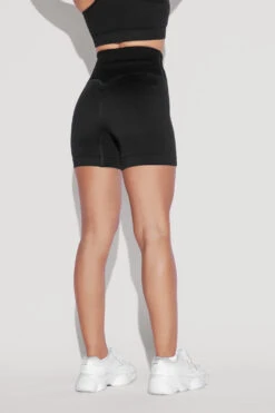 Crisscross Hourglass® Seamless Midi Shorts - Black 6 Crisscross Hourglass® Seamless Midi Shorts - Black -Popflex Store What stheScoopBra CCHGShorts Black 0299 Edit