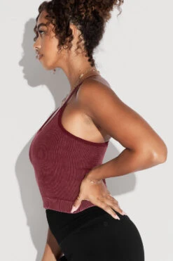 What's The Scoop Seamless Crop Tank - Garnet -Popflex Store What stheScoopTank Garnet SSShorts Black 0901 Edit