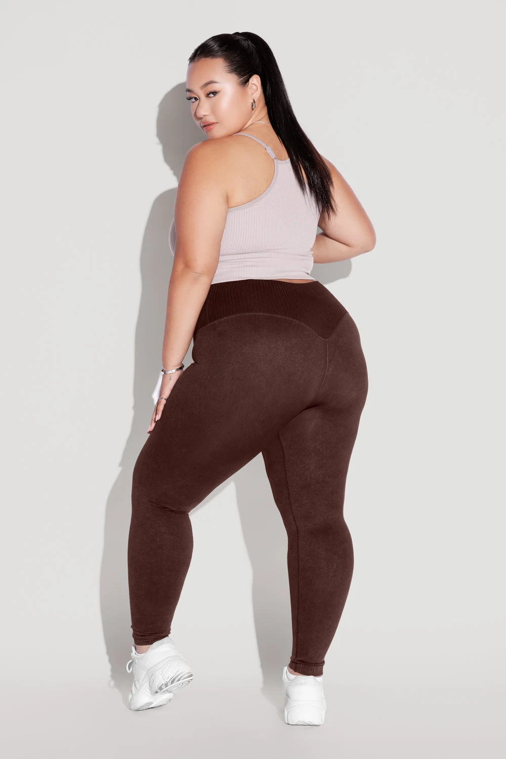 Crisscross Hourglass® Seamless Legging - French Roast Crisscross Hourglass® Seamless Legging - French Roast -Popflex Store What stheScoopTank SmokyLilac CCHGLeggings FrenchRoast 1687 Edit